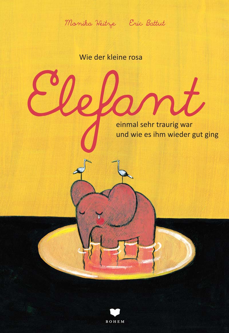 Ein traurig aussehender rosa Elefant steht in einer Pfütze und weint, auf seinen Ohren sitzt jeweils ein Storch